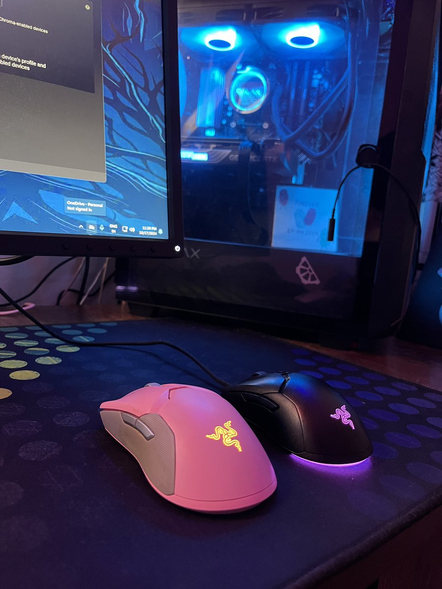 piratewebx's tweet photo. Looking to sell my Razer Viper Ultimate Pink!
DM to buy.
For a good price. https://t.co/jnYOF0qSjn