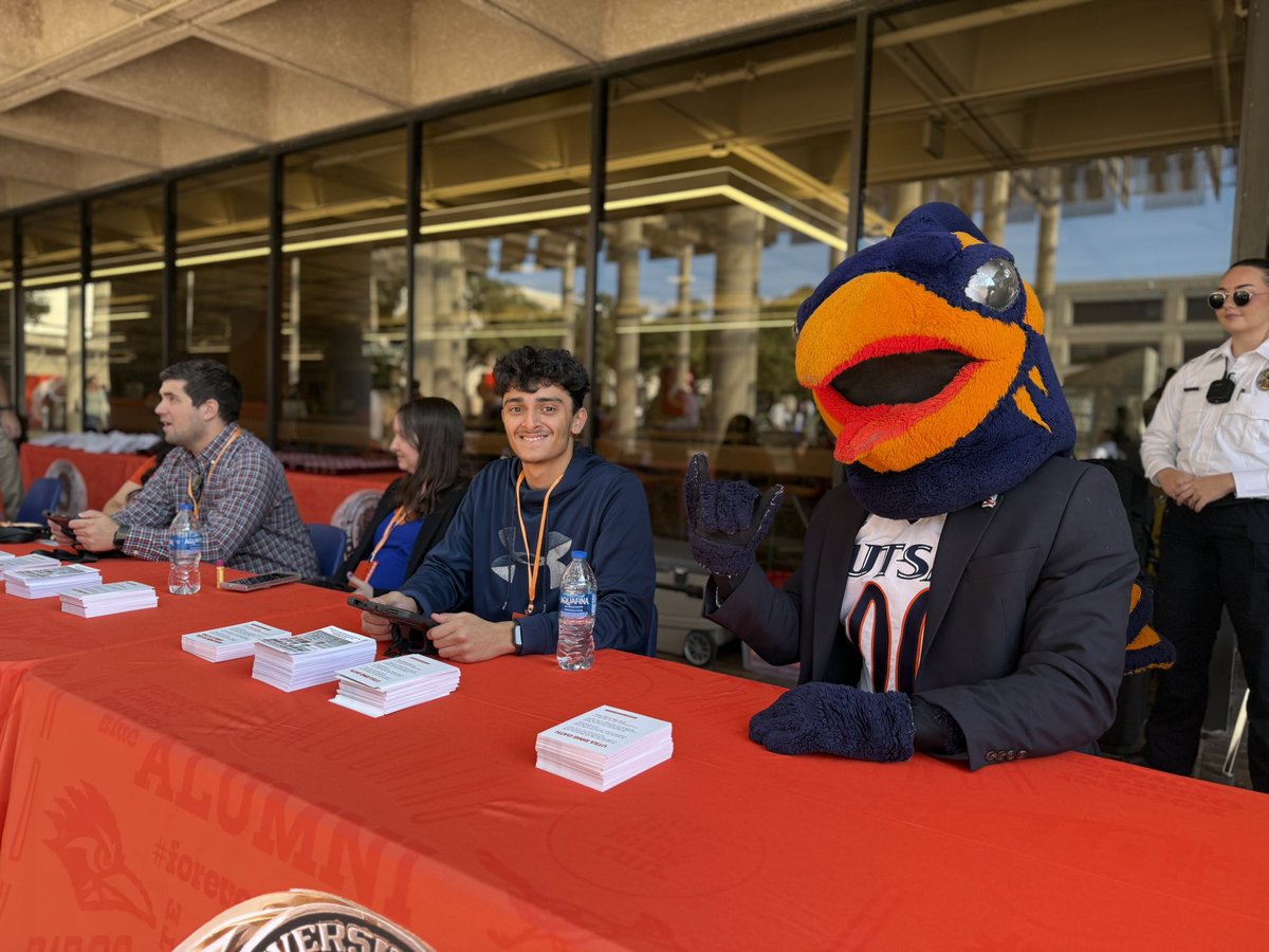 UTSAAlumni's tweet image. It’s ring season! 🤩 Congratulations to our fall ring recipients! We can’t wait to see you cross the stage next month.

#ForeveRowdy