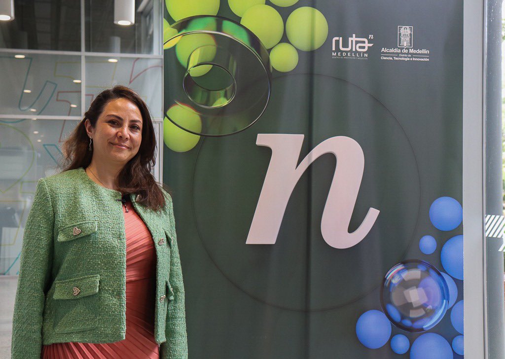 DANE_Colombia's tweet image. Además, compartieron un espacio con estudiantes, investigadores, profesionales y apasionados por los datos de varias partes del mundo que compitieron en @rutan_med, desarrollando soluciones innovadoras para el desarrollo sostenible del turismo en #Medellín 🌱
#UNDatathon2024 🏆