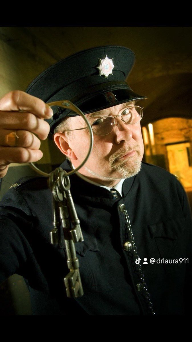 LauraBedard16's tweet photo. Ever wonder where those prison keys come from? Read “What Do I Wear to the Execution?” and find out. https://t.co/AJESaJTxGR https://t.co/XOpCMwfbYQ