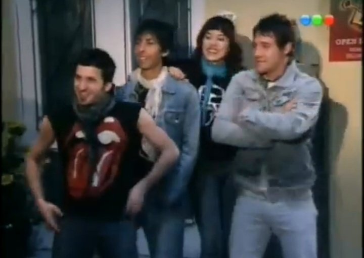 Todavía no vi la serie de cromañon pero si puedo aportar que casados con hijos con menos presupuesto tuvo rolingas más completos