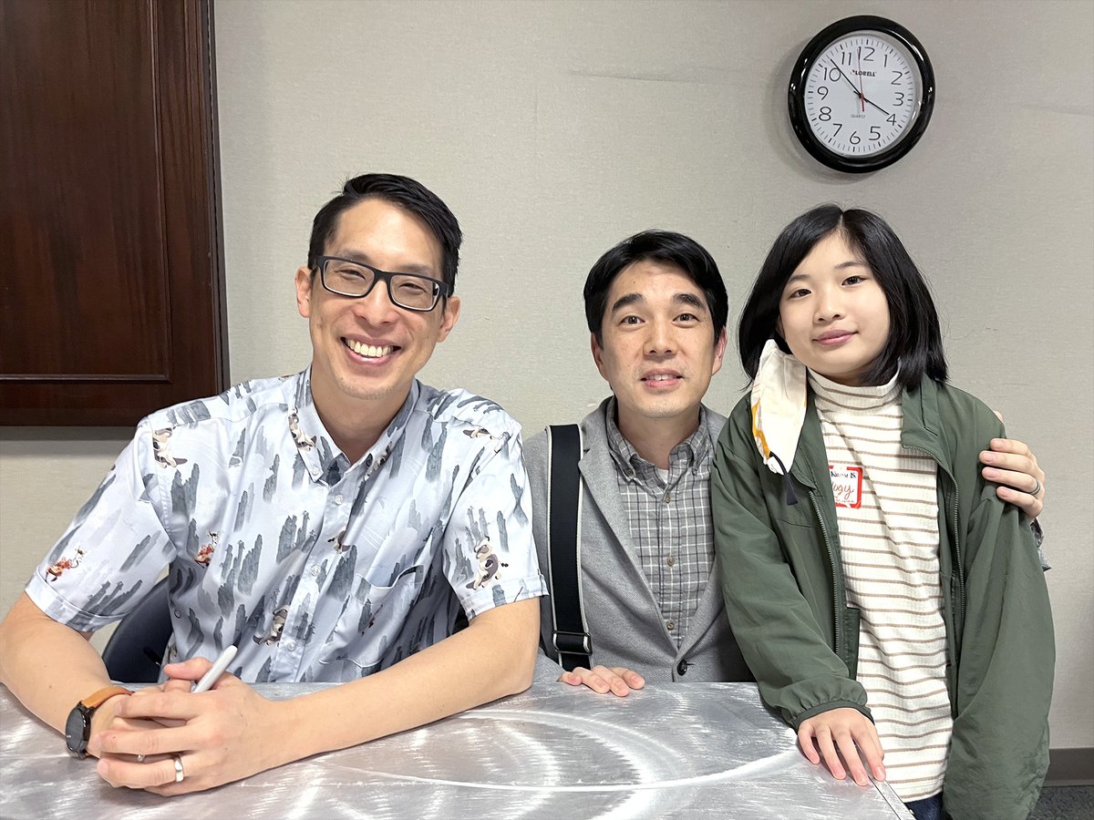 Always meet your heroes if they're <a href="/DanielNayeri/">Khosrou Daniel Nayeri</a> and <a href="/geneluenyang/">Gene Luen Yang</a>. Such gracious authors in their stories and in person.

Thanks <a href="/lilshopostories/">Little Shop</a> for the amazing event! It's not every day you meet both authors of your comp titles.

#amquerying ? #WritingCommmunity