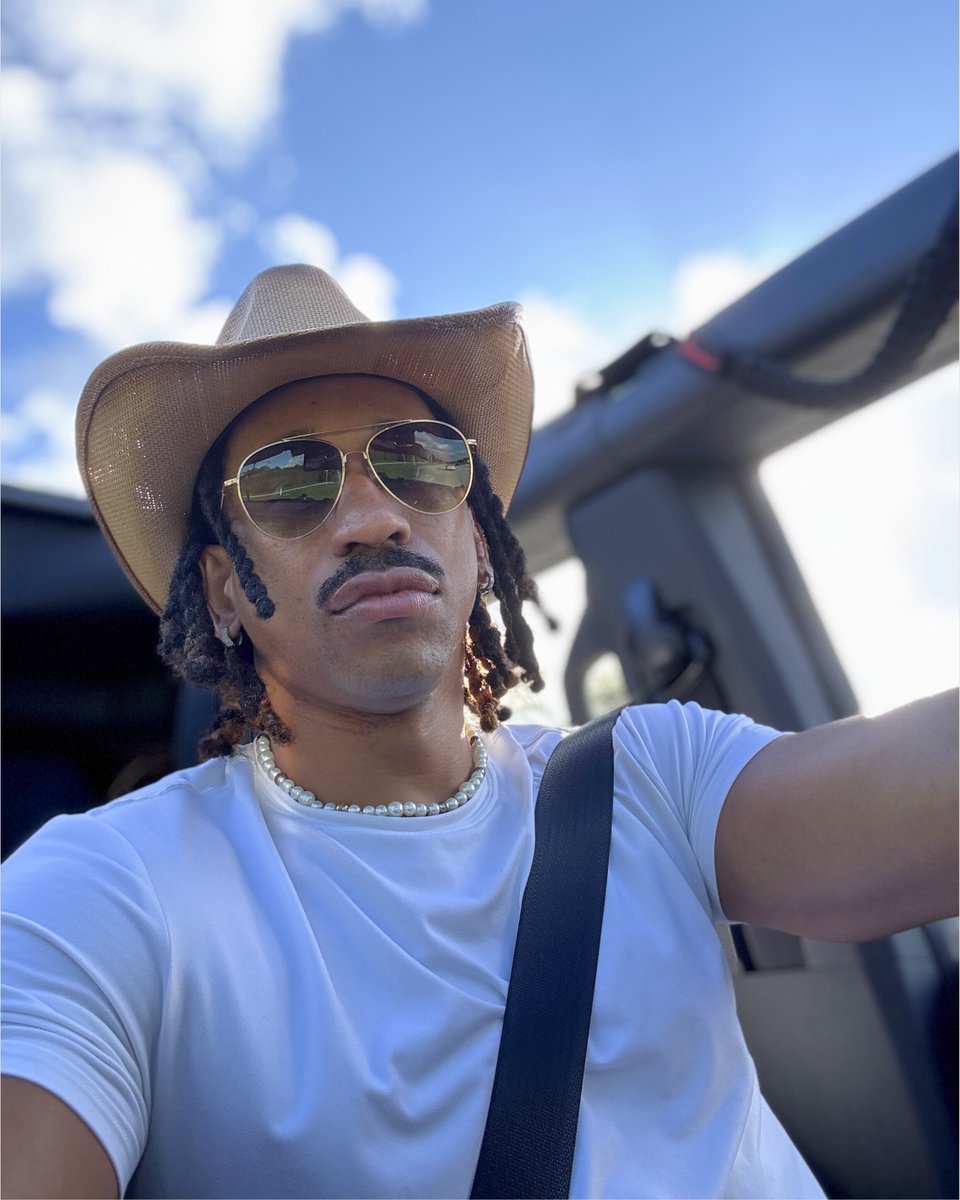 Tpindell's tweet photo. When they said Fall, they meant the season… not for me 🤎

🤠🌴#CBMFcreator24 #miami #miamicreatives #ugccreator #country #countrylife #countrymusic @ford #fordpartner #CBMF https://t.co/lJgwlmEFBr