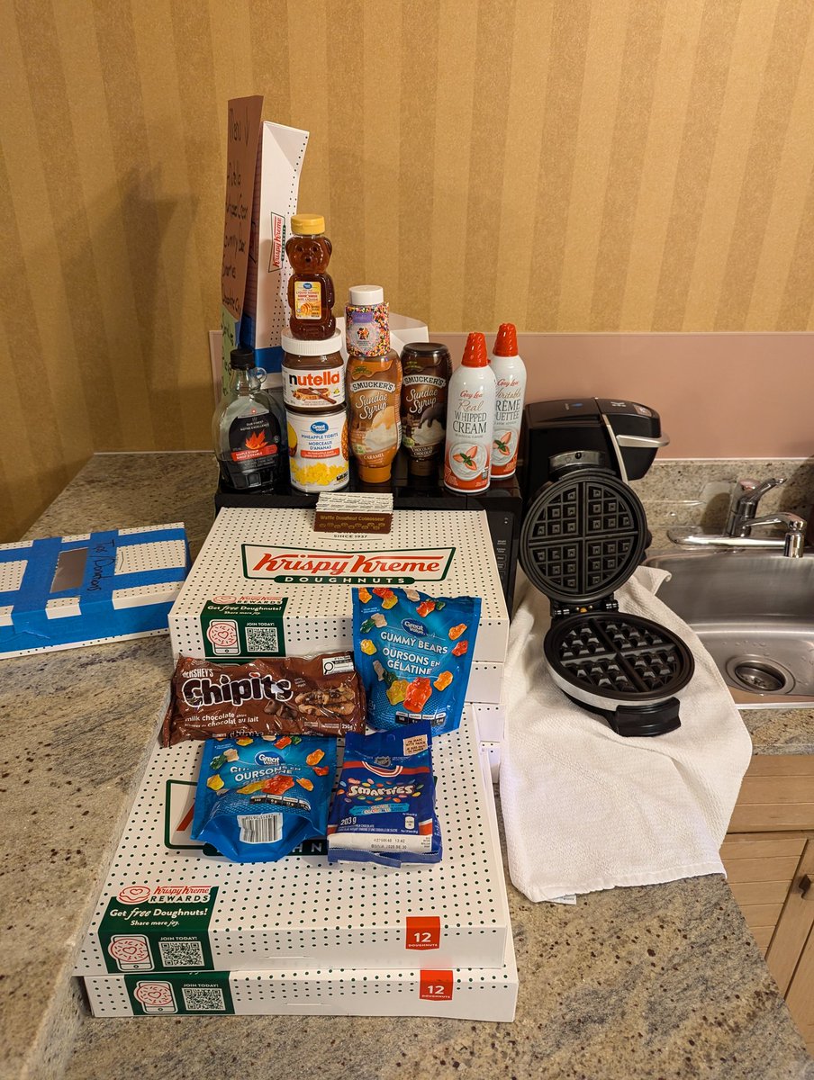UberWaffleParty's tweet photo. Thank you @HowloweenCanada for another fabulous event! Huge ups to everyone who helped put this convention together. Appreciate everyone's work and dedication. Will be sure to see you guys next year!

If anyone has any pictures of the party please post them! https://t.co/a9lIy6Igmm