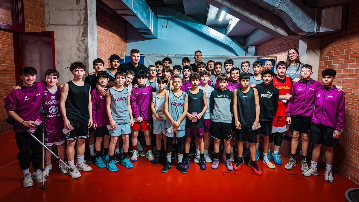 flleidabase's tweet photo. Experiències úniques amb companyies úniques 🙌💜🏀

Gràcies per la seva visita als jugadors/es dels equips del @flleida i @flleidafemeni 

#base #forçalleida https://t.co/JHuy6Uyrlu