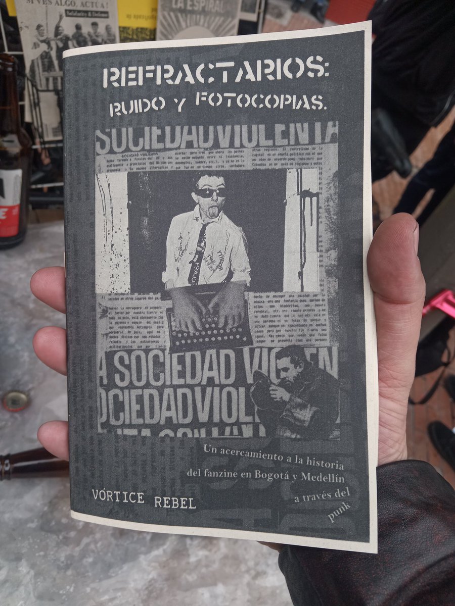 Piratea y difunde.
Este fanzine de nuestra editorial orgullosamente en las calles, pirateado por la Biblioteca Popular Resistencia.
#nocompitashazcompitas