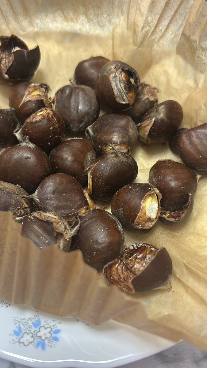 solicitamos cociña de leña (pa xogar ás cartas tb)