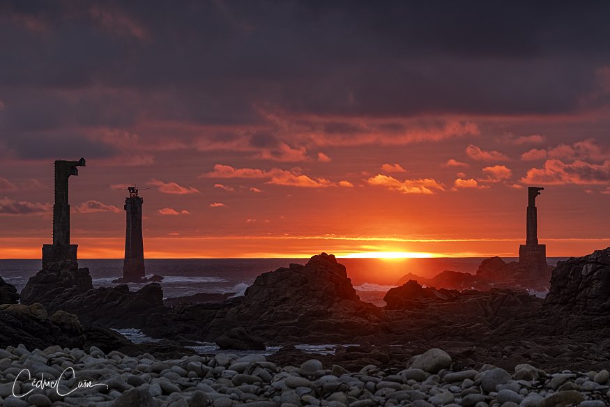 cain_cedric's tweet photo. Après une après midi nuageuse le soleil a fait une brève apparition ce soir avant de se coucher.
#pointedepern #pern #sunset #lighthouse_world #nividic #phare #pharedenividic #lighthouse #lumieresdouessant #cedriccain #iroise #merdiroise #coucherdesoleil #magnifiquebretagne https://t.co/ED3MR0l2MA