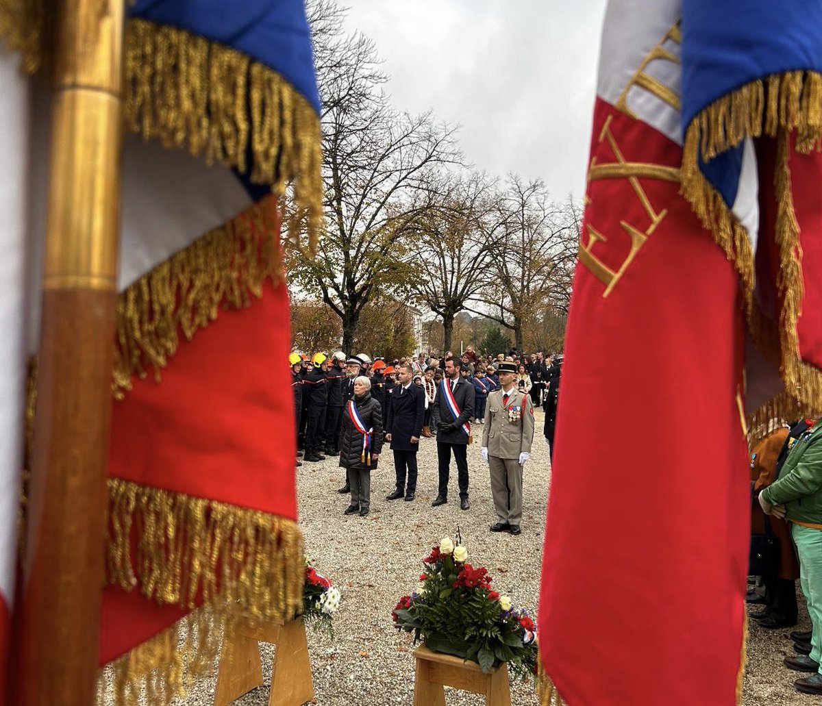 BentzChristophe's tweet image. 🇫🇷 « Paix et mémoire »

En ce #11Novembre, date anniversaire de l’armistice de la Grande Guerre, à #Chaumont, nous avons rendu hommage à nos soldats, à nos héros morts au combat. 

Pour la France, pour la liberté, pour la cohésion nationale…👇