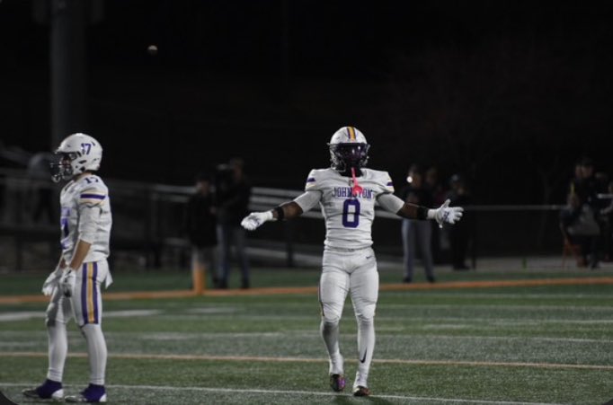 Senior year Highlights‼️MUST WATCH!!!!!!!!

116 car 

909 yards 

12 TD 

10 rec

257 yards 

1,217 all purpose yards

31.5 TOT (21 solo)

2 int

⬇️⬇️⬇️⬇️⬇️⬇️⬇️ 

hudl.com/video/3/151918…