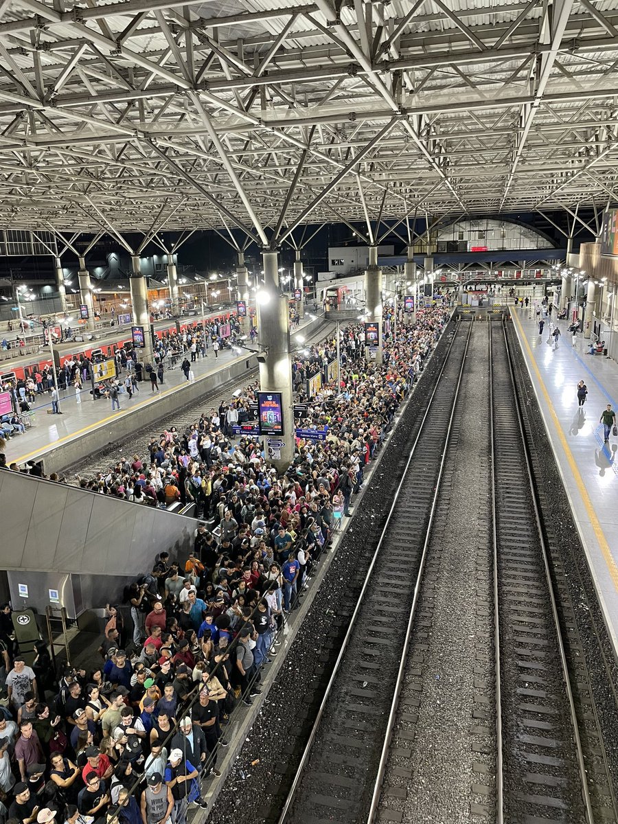 choquei's tweet image. 🚨ATENÇÃO: O Ministério do Trabalho afirmou que considera “plenamente possível e saudável” a redução da jornada de trabalho de 44 horas semanais – carga horária de trabalhadores que fazem a escala 6x1 no Brasil.