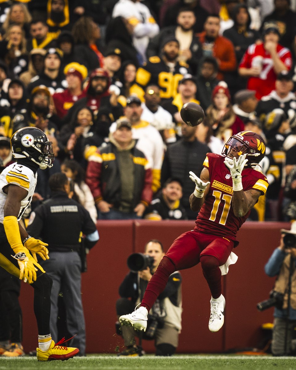 Commanders's tweet image. .@ChinnJeremy2 during #PITvsWAS 🔥

▫️ 12 TKL
▫️ 1 INT
▫️ 1 FR