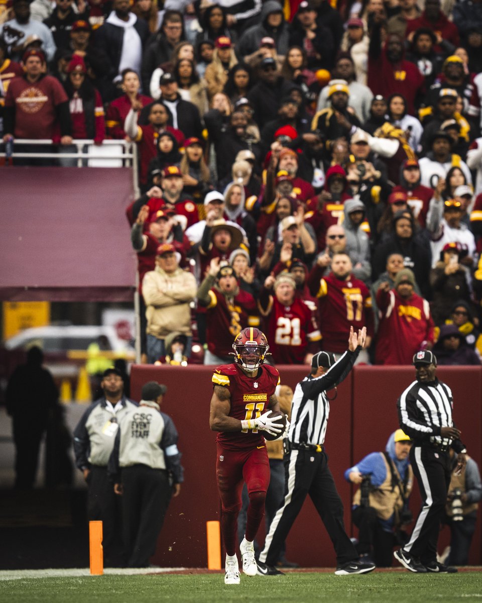 Commanders's tweet image. .@ChinnJeremy2 during #PITvsWAS 🔥

▫️ 12 TKL
▫️ 1 INT
▫️ 1 FR