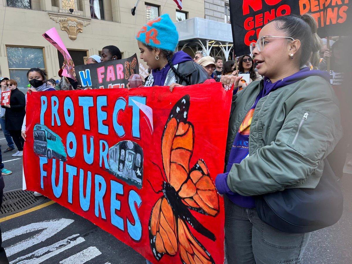 nycpusa's tweet photo. Thousands of New Yorkers shut down 6th Ave this weekend after devastating election results.  

It is now up to us, the working class, to protect our neighbors and #ProtectOurFutures! https://t.co/Oe6tHFmvaG