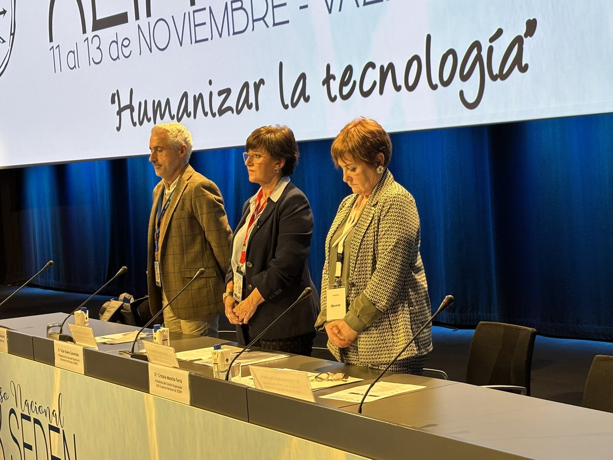 #SEDEN2024 | 👩🏼‍⚕️👨🏻‍⚕️

Inauguración oficial del Congreso con la participación de <a href="/EmiliSanAlv/">Emilio Sánchez</a>, Pte de <a href="/SENefrologia/">S.E.N. Nefrología</a>, Cristela Moncho, Pta Comité Organizador, <a href="/itzi_bueno/">Itziar Bueno</a>, Pta de <a href="/SEDENenfermeria/">SEDEN</a>. Durante el acto se ha guardado un minuto de silencio por los afectados por la DANA.