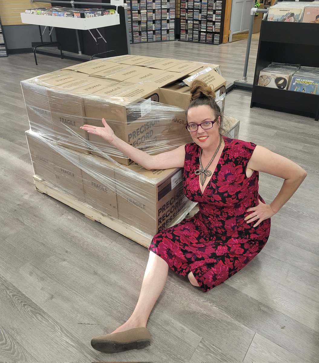 Spin_MeRound's tweet image. Can you guess what this is?

I'll give you a hint...1,000 copies

#Guess #WhatIsIt