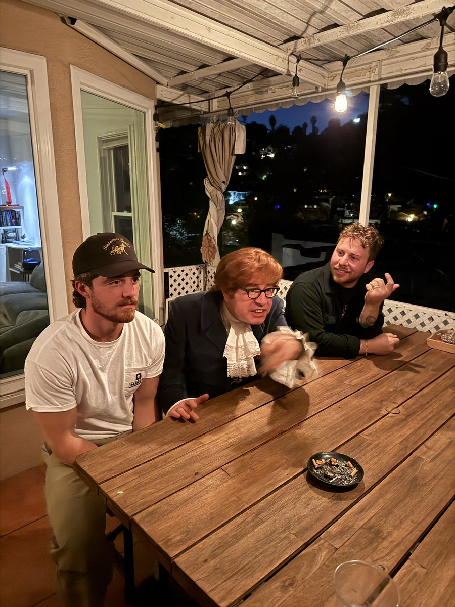 _ericcurtin's tweet photo. here's us posted up having a cig https://t.co/pGgji04ruv