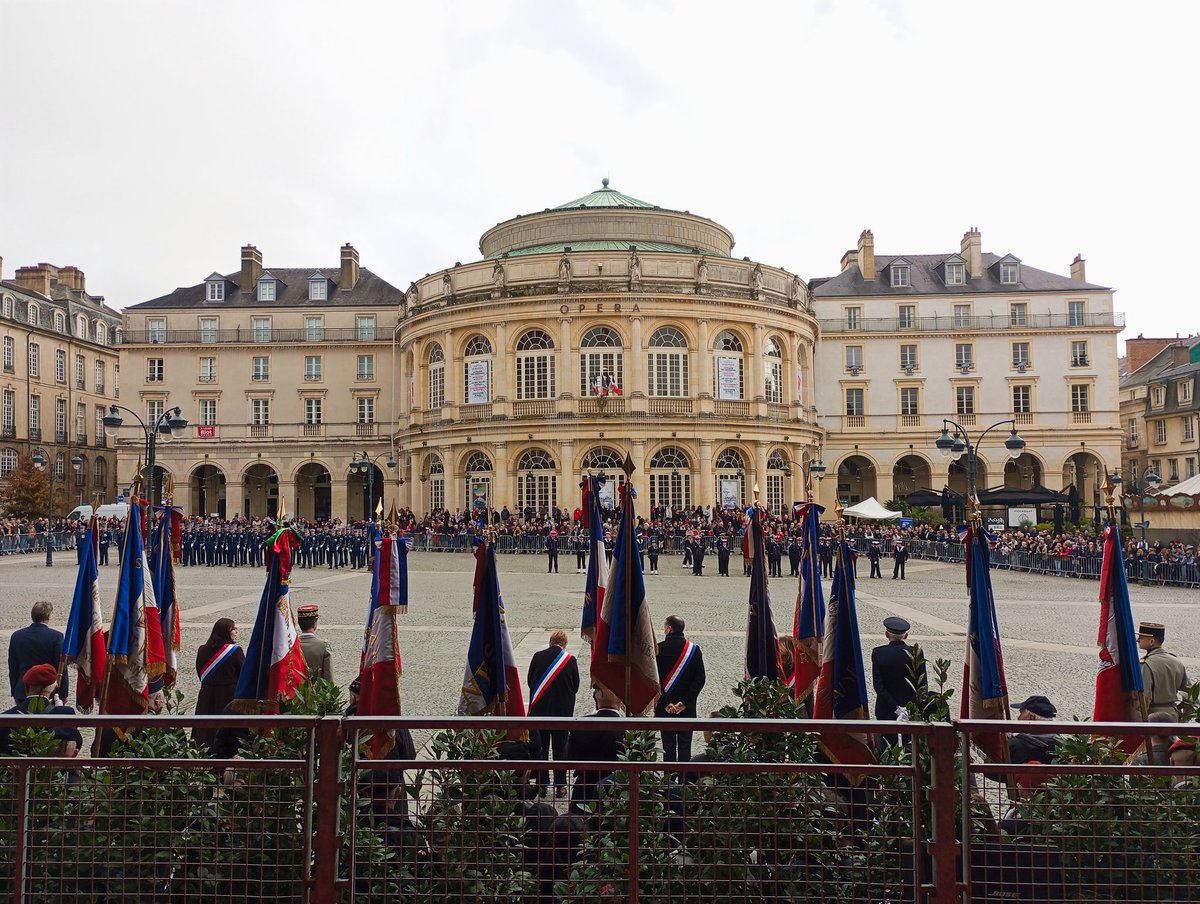 Présent ce matin à #Rennes au nom des <a href="/ElusPCFRennes/">Elu·e·s communistes Rennes Ville et Métropole</a> à la commémoration du 106e anniversaire de l'#Armistice du #11novembre1918 afin d'honorer la mémoire de ceux qui ont donné leur vie pour la #France et la #Liberté 🇫🇷 Cérémonie placée sous le signe de l'éclaircie et du souvenir.