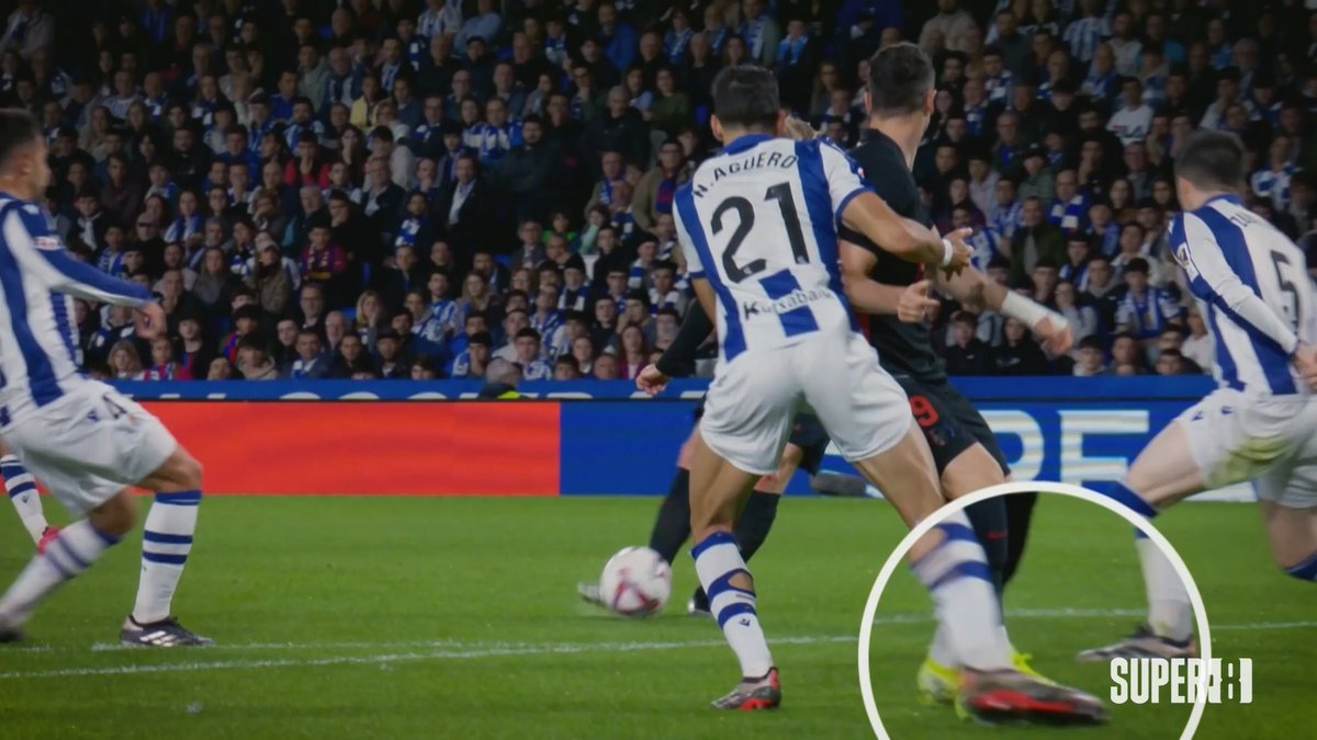 Zona_Blaugrana's tweet photo. Ignorante tienes que llamar a los que manejan el VAR, Clos Gómez. Eres un manipulador y sinvergüenza‼️ @CTARFEF @rfef https://t.co/vv95Ef5DTK