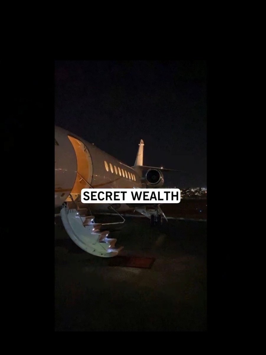 mihwacle's tweet photo. I see 🤨

so alpha wyng who was supposed to get married to fulfill his clan wish, decides to flee,undercover, in a village where everyone lives modestly compared to the eccentric and fancy houses and cars he was used to and where it's practically impossible to find him. He then https://t.co/IM4Z4ehWeu