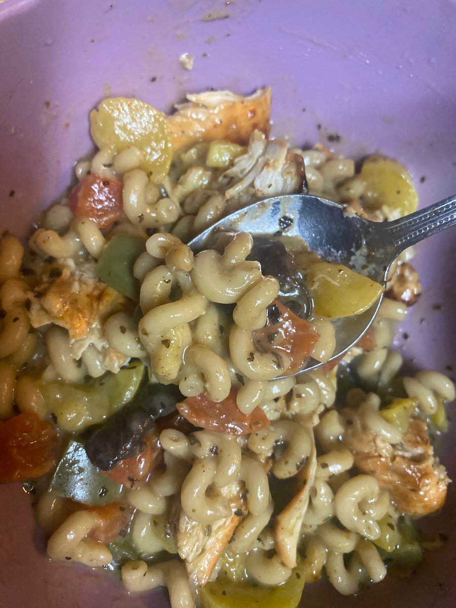 ShadenaLutin's tweet photo. KNORR PASTA SIDES ONE POT DINNER IDEAS
Ingredients
Knorr Creamy Pesto Pasta Sides @Knorr
Yellow squash
Green bell peppers
Roma tomatoes
Mushrooms
1 air fryer chicken breast
#shadenalutin #knorr #knorrpastasides #creamypesto #pasta #onepotdinnerideas #foodie https://t.co/tzL3AW74qc