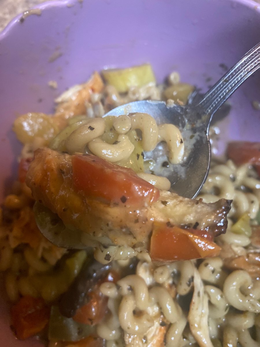 ShadenaLutin's tweet photo. KNORR PASTA SIDES ONE POT DINNER IDEAS
Ingredients
Knorr Creamy Pesto Pasta Sides @Knorr
Yellow squash
Green bell peppers
Roma tomatoes
Mushrooms
1 air fryer chicken breast
#shadenalutin #knorr #knorrpastasides #creamypesto #pasta #onepotdinnerideas #foodie https://t.co/tzL3AW74qc