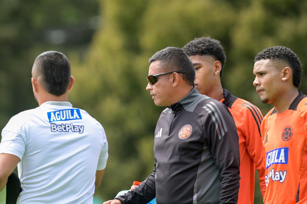 DTCesarTorres's tweet photo. #CésarTorresDT | ¡Nos encontramos en nuestro 6to microciclo de preparación con toda la energía! 🇨🇴⚽️

Seguimos trabajando al máximo para llegar en la mejor forma a los amistosos internacionales contra Ecuador el 15 y 19 de noviembre en la ciudad de Quito.

📸 @FCFSeleccionCol https://t.co/VOtBxonXp3