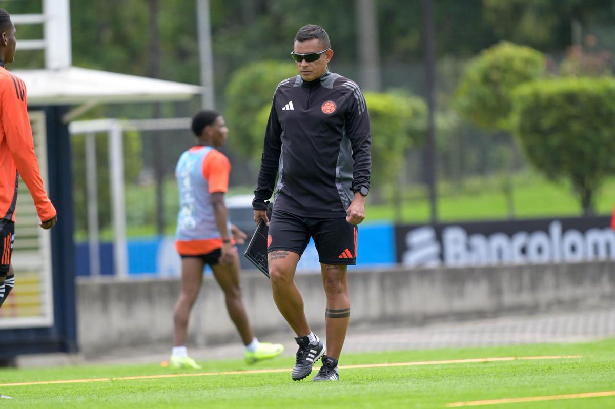 DTCesarTorres's tweet photo. #CésarTorresDT | ¡Nos encontramos en nuestro 6to microciclo de preparación con toda la energía! 🇨🇴⚽️

Seguimos trabajando al máximo para llegar en la mejor forma a los amistosos internacionales contra Ecuador el 15 y 19 de noviembre en la ciudad de Quito.

📸 @FCFSeleccionCol https://t.co/VOtBxonXp3