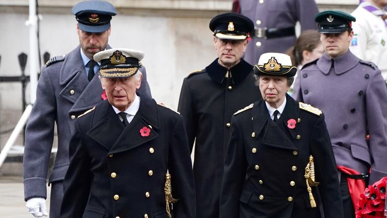 🏛 𝐒𝐭𝐞𝐯𝐞𝐧 🏛 tweet media