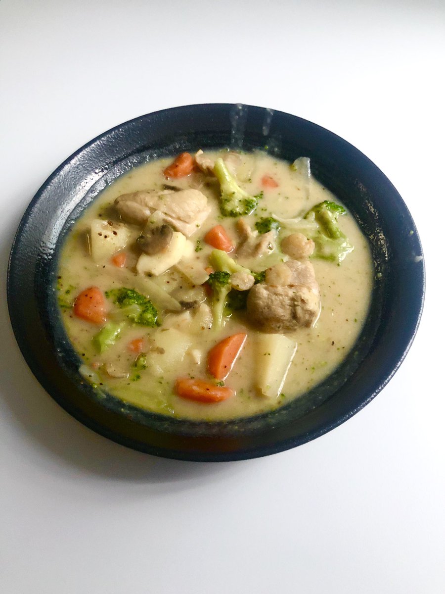 おはようございます。
朝っぱからシチュー作った。 