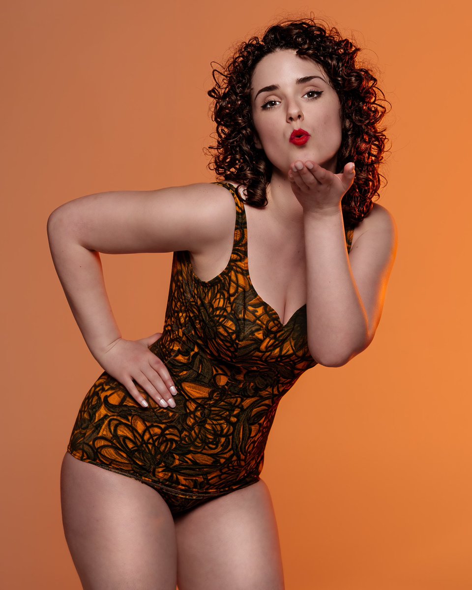 firstadekit's tweet image. Which picture is the best betty boop impression? 1,2,3,4 or 5?

In frame: flo

#fashionmodel #fashionmodelling #fashionphotography #fashionphotoshoot #pinup #pinupgirl #pinupphotography #pinupmodel #pinupphotoshoot #vintagestyle #vintageinspired #westsussexmodel #devonmodel