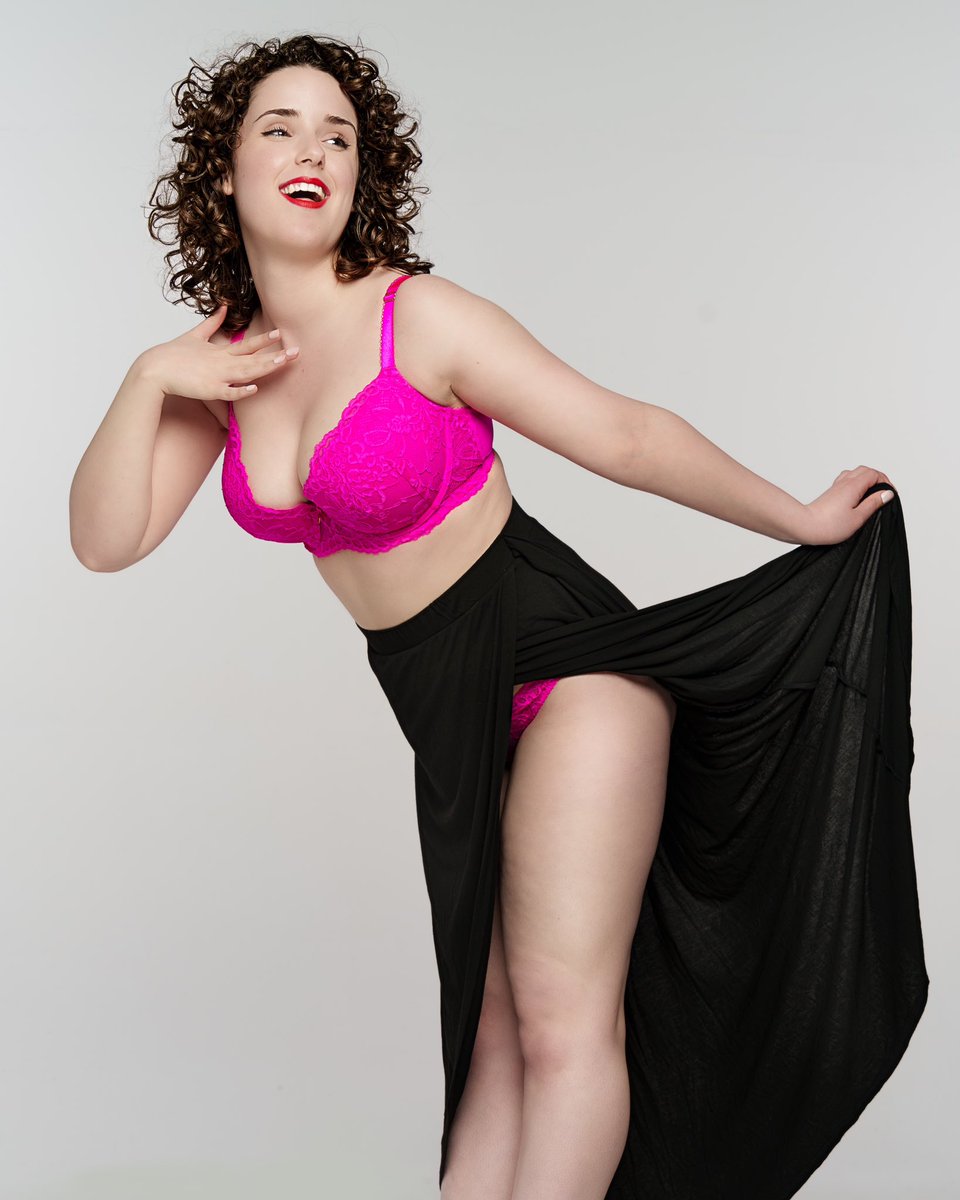 firstadekit's tweet image. Which picture is the best betty boop impression? 1,2,3,4 or 5?

In frame: flo

#fashionmodel #fashionmodelling #fashionphotography #fashionphotoshoot #pinup #pinupgirl #pinupphotography #pinupmodel #pinupphotoshoot #vintagestyle #vintageinspired #westsussexmodel #devonmodel