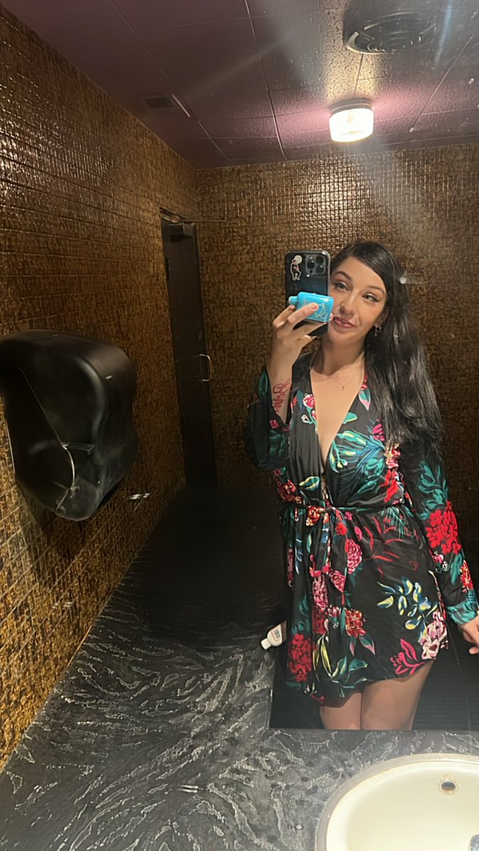 goddessmayaxox's tweet photo. you just love when i ignore you, don’t you pig?

(findom, finD, paypig) https://t.co/3ke7TokcI0