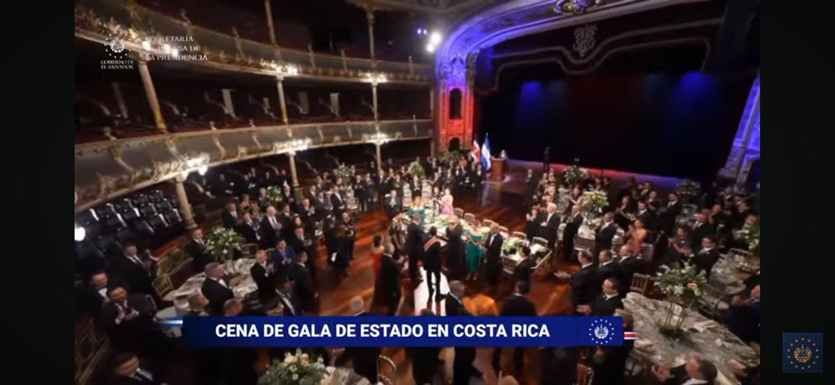 Mientras muchas personas ven como han perdido todo lo que tienen por las condiciones climáticas de este fin de semana, Rodrigo Chaves hace una cena de gala en el Teatro Nacional al mejor estilo de presidentes oligarcas de antaño... Una desconexión total.