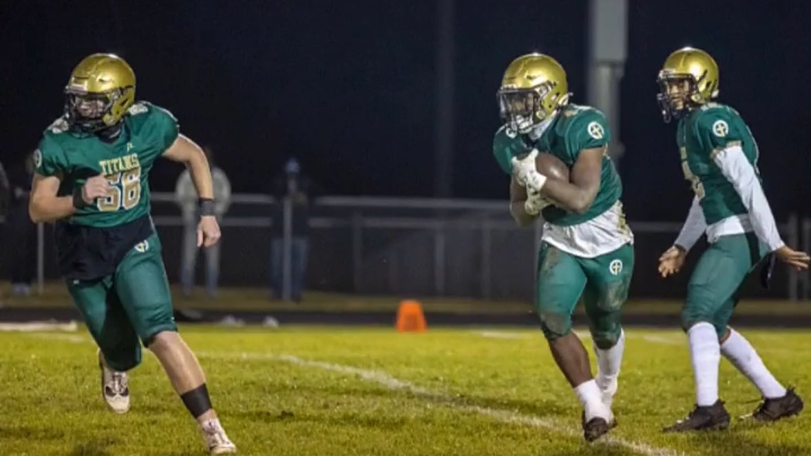 GabeVernetti56's tweet photo. Cant wait for the off season grind after a tough loss in the second round. Thankyou seniors. Coaches I am 6’1 220 ending my junior season. I am a main long snapper with a 1.3 short snap average and a .66 long snap time. @ShollCoach @EDGYTIM @TheChrisRubio @TheChrisRubio @TheChrisRubio @KohlsKicking @MIZ_Recruiting @WisFBRecruiting  @Coach_Mitch_
@NastyWideOuts @CoachErikLink