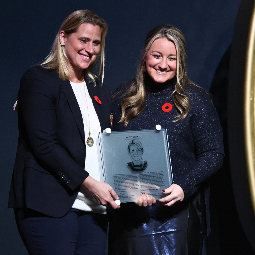 HockeyHallFame's tweet photo. Welcome to the Hockey Hall of Fame Krissy Wendell!

Krissy receives her Honoured Member plaque from Angela Ruggiero #HHOF2015.

#HHOF2024 | #HHOF | 📸 Dave Sandford/HHOF https://t.co/bYoKQbEw3d