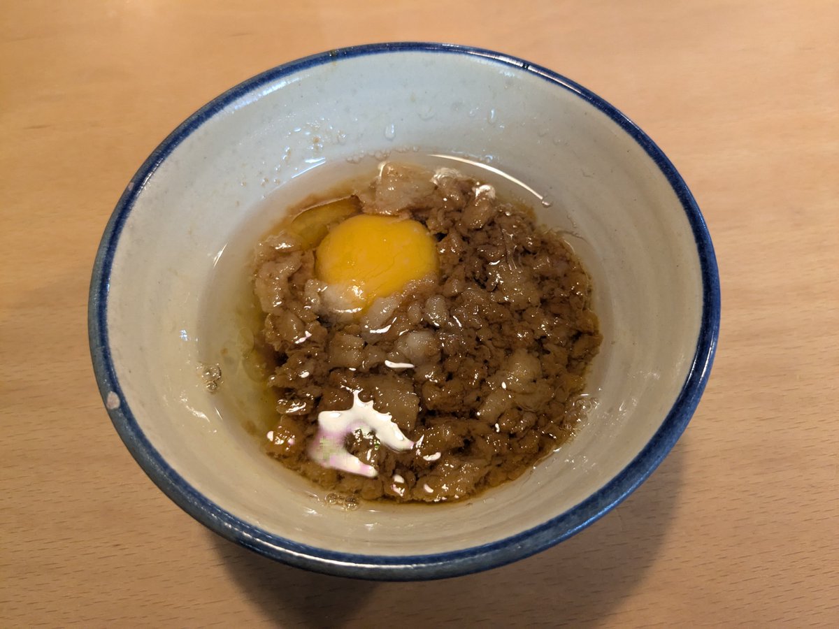 kaito080jc's tweet image. 麺道くろとん
魚介G麺
（ヤサイ抜き、ネギ海苔追加）
つけ旨タレ

くろとんさんのｘで紹介されてたのでさっそく注文✨
ヤサイ抜きだと魚介が強く感じて別物（旨い）！
また、このつけ旨タレがヤバい💦
並盛りだと麺が全然足りなかった😂
この食べ方はオススメです😁
#沖縄ラーメン
#くろとん