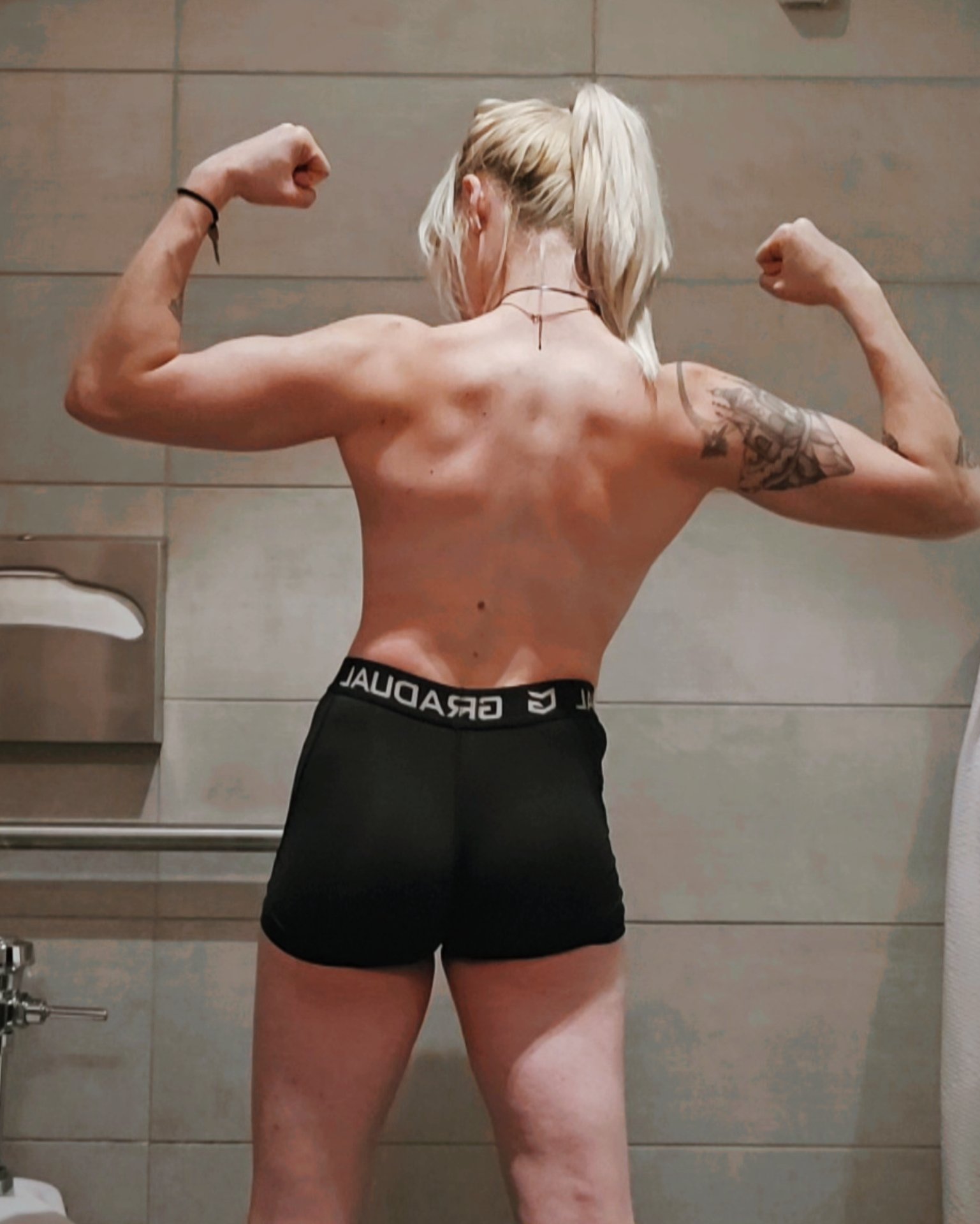 Being a bottom with this physique is the kind of greed that fell empires https://t.co/s5L4v7Ifqv