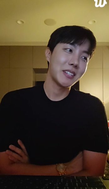 jnfication's tweet photo. — Y que vivan los hombres (Jung Hoseok) 🎀🗣️ https://t.co/bkVm0X1bDS