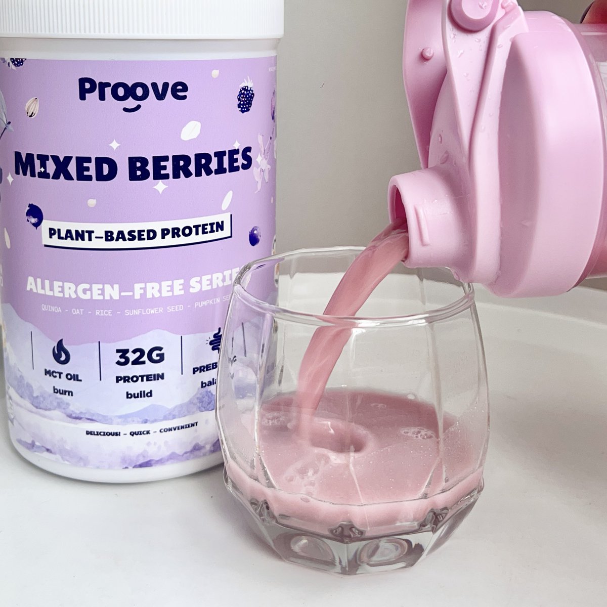 plengssp's tweet photo. เป็นโปรตีนพืชที่โคตรลื่นคอ! 💪🏻ของ #Proove สูตร Allergen-free สูตรไม่มีถั่ว ใครแพ้ถั่วไม่ชอบความสากคอ ทานสูตรนี้เลย เราชอบมาก เป็นสูตรจากการรับฟังผู้บริโภคด้วยนะ เขาพัฒนาเพื่อให้ทุกคนดื่มได้จริงๆ ทับใจอะ💖 แล้วรสมิกซ์เบอร์รี่คืออร่อยมากก เปรี้ยวหวานสดชื่นสุดๆ Proove ทำถึงอีกแล้ว! https://t.co/DgvTnuKHFH