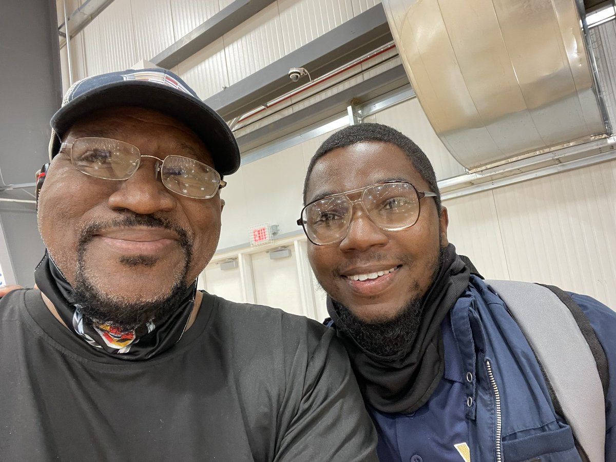Darius_CoachD's tweet photo. Dear Uncle Mike,

This year is is DEDICATED UNTO TO YOU! You may have lost a leg but I’ll stand for you! As you’ve stood as the patriarch of the family since ‘07. I’ll stand with you and for you! Everyday we learn; Everyday we grow; Everyday God is the way we go!

#JacksonStrong https://t.co/qyGTjLaKHO
