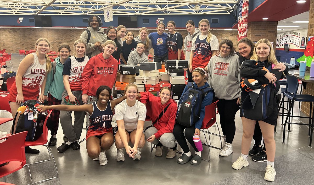 PiquaGirlsHoops's tweet photo. Lady Indians fill boxes for Shoebox Christmas tonight where they filled another 34 shoeboxes this year. This is one of our Memorial Days! Doing things to make good memories for others! 34 children will now get to have some great Christmas memories again this year!
#TheIndianWay https://t.co/F5zoDTKfFn