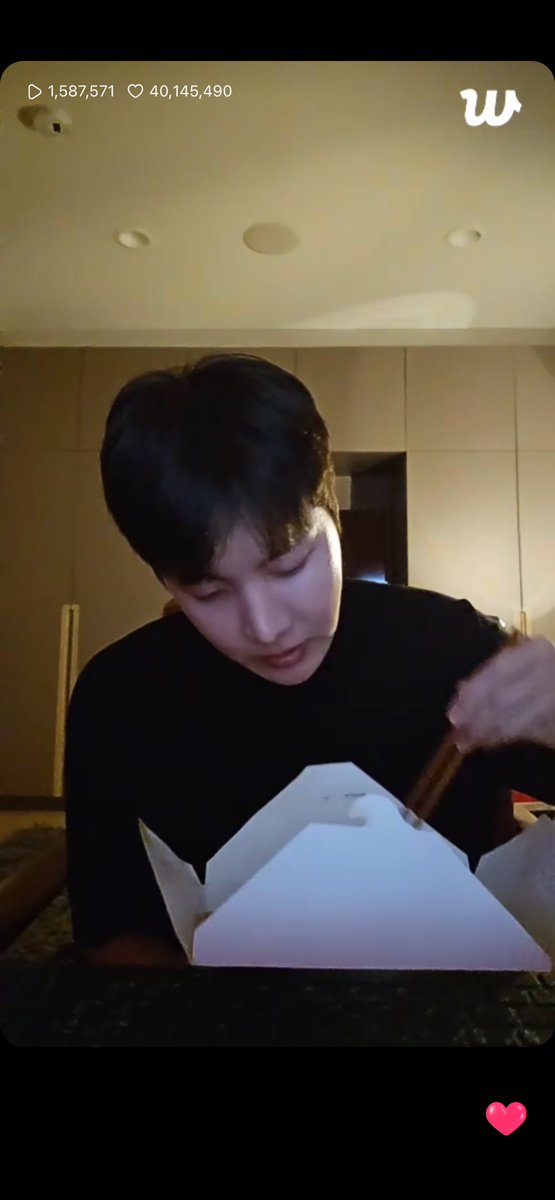VMinInMyDream95's tweet photo. “Tofu is real”-J-Hope https://t.co/Rvj3AFbRBk