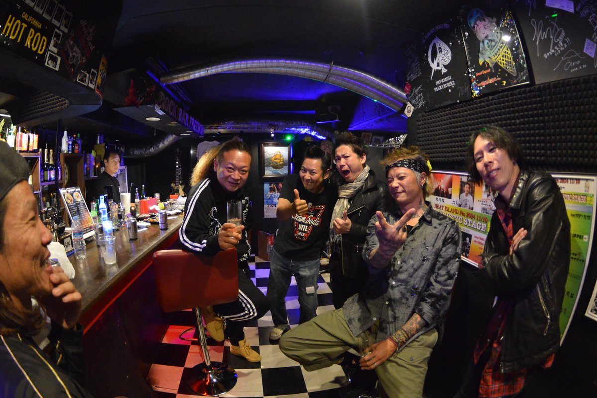 thebrothels's tweet photo. 徳島の打ち上げはいつも楽しくて美味しくて長引いちゃう🥺
魚松さんの藁焼きかつおタタキも、THE PECKERSのジュンさんのあおりイカも最強悶絶でした。
徳島HOTRODありがとうございます✨ https://t.co/t9NgVMszUn
