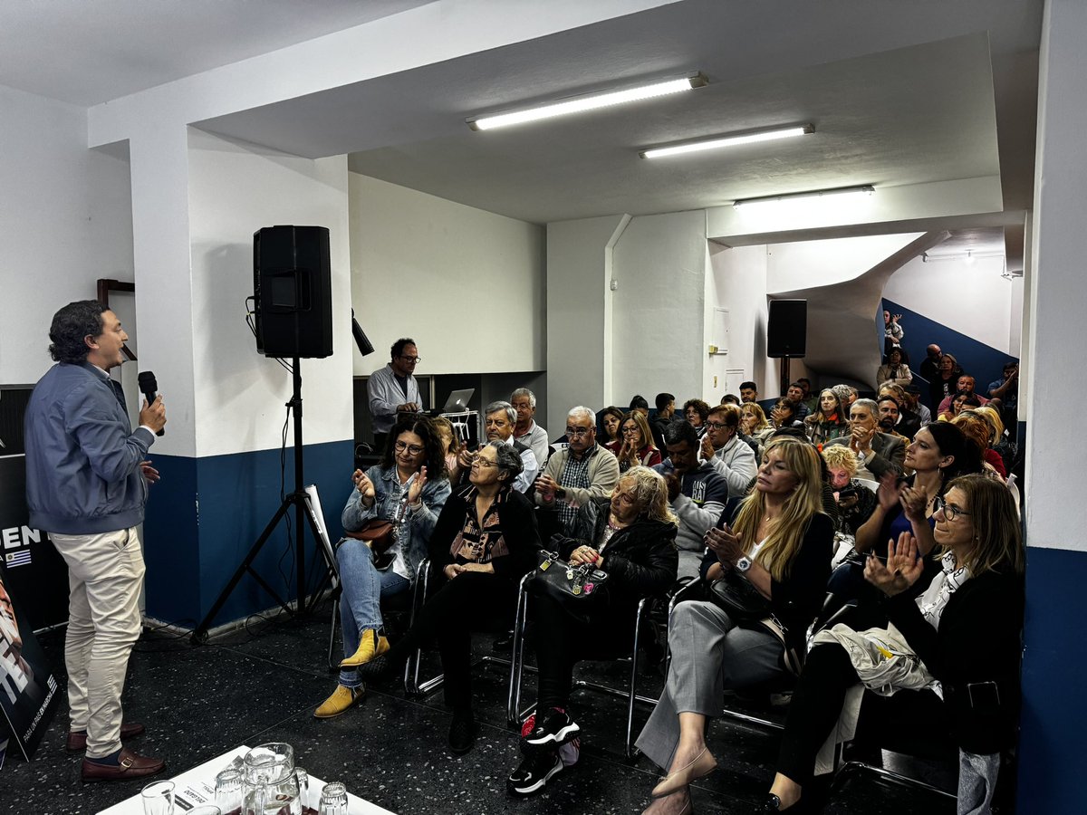 LUNES DE ASAMBLEA 7️⃣1️⃣

A poco menos de dos semanas del balotaje, como todos los lunes nos reencontramos en nuestra Sede Central ⚪️🔵

¡Rumbo al 24/11 con los motores encendidos para que la fórmula ganadora, <a href="/AlvaroDelgadoUy/">Alvaro Delgado</a> y <a href="/Valeriaripoll3/">Valeria Ripoll</a>, continúe con un #UruguayEnMarcha!