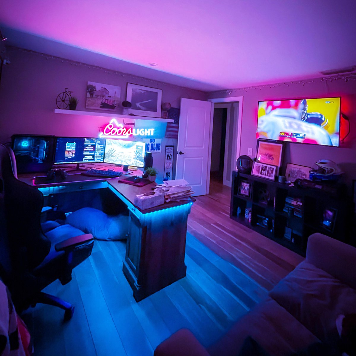 ALMUFKR1's tweet image. Computer room with the most beautiful setup and RGB colours 🖥💜🔥🌟
#computerroom #computer #computersetup #gamingroom #sims #d #pcgaming #computerdesk #serverroom #datacenter #homedecor #network #design #gaming #pcgamer #gamingsetup #gamer #cisco #networking #designhome