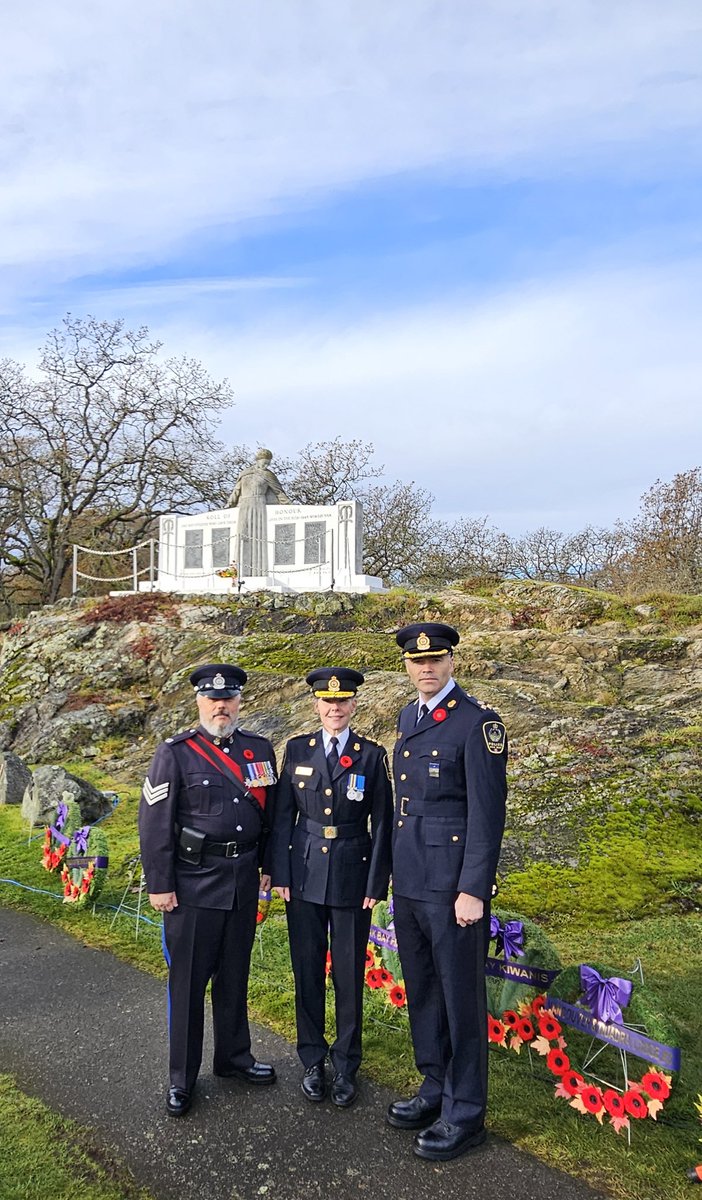 Lest we forget. We would like to thank our veterans past and present including our officers who have served with the Canadian Armed Force: Sgt.Manny MONTERO, Cst Steve TWARDY, Cst Devin FIDLER and Cst Matt RIGGS.