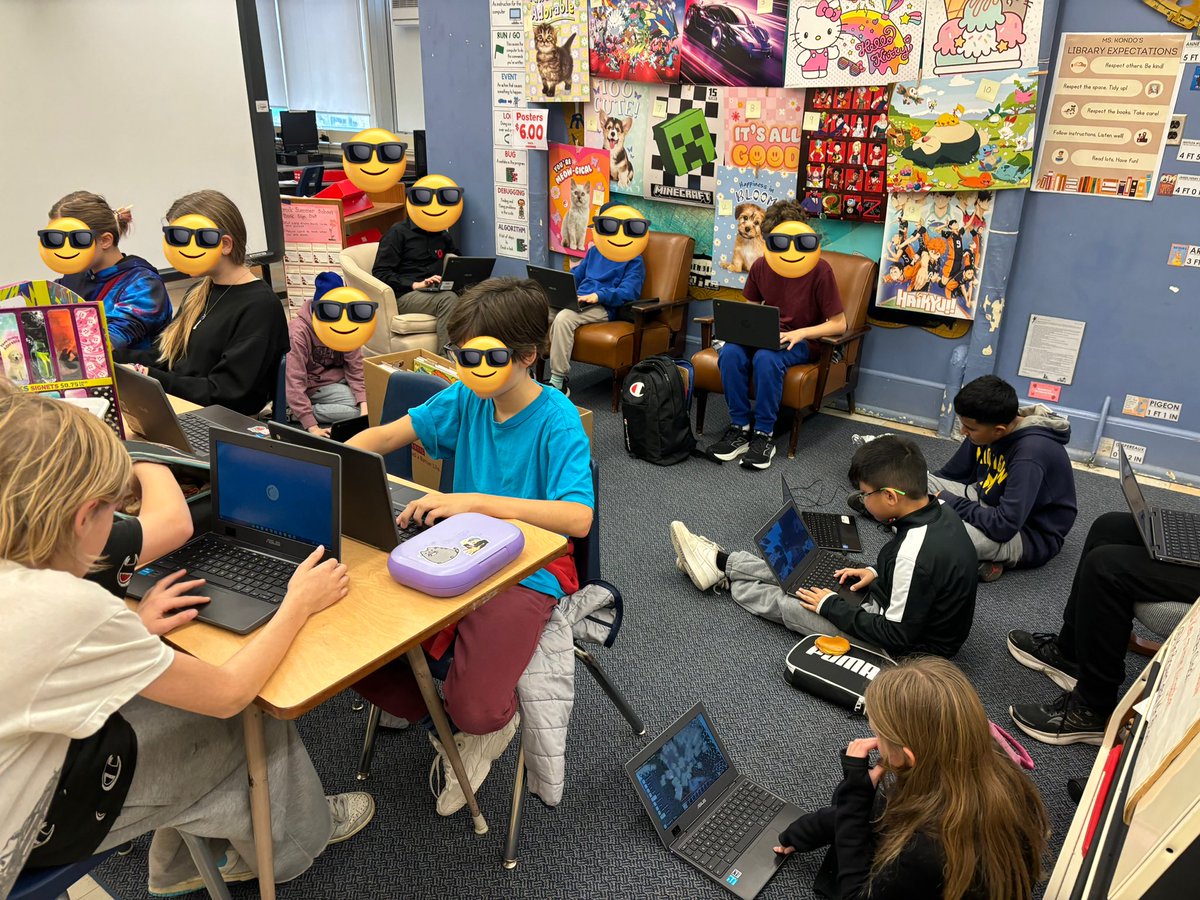 The student created and led Minecraft Club had its first meeting today. By the sounds of the excited members the entire time, it was a success! (There are even more students on the other carpet!)👍🏼🎉💚