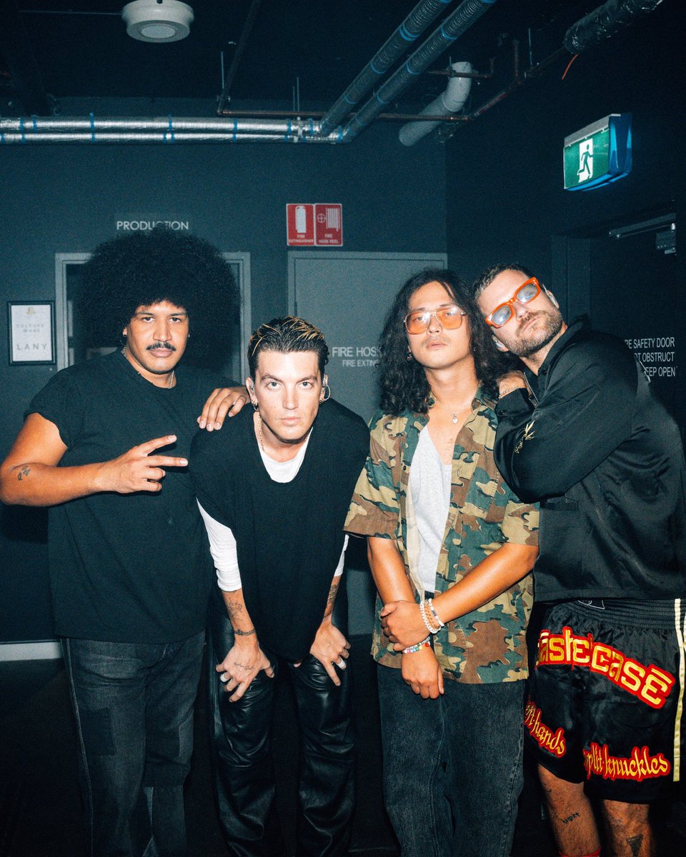 thisisLANY's tweet image. what a tour and what a life 💔❤️‍🩹❤️❤️‍🔥