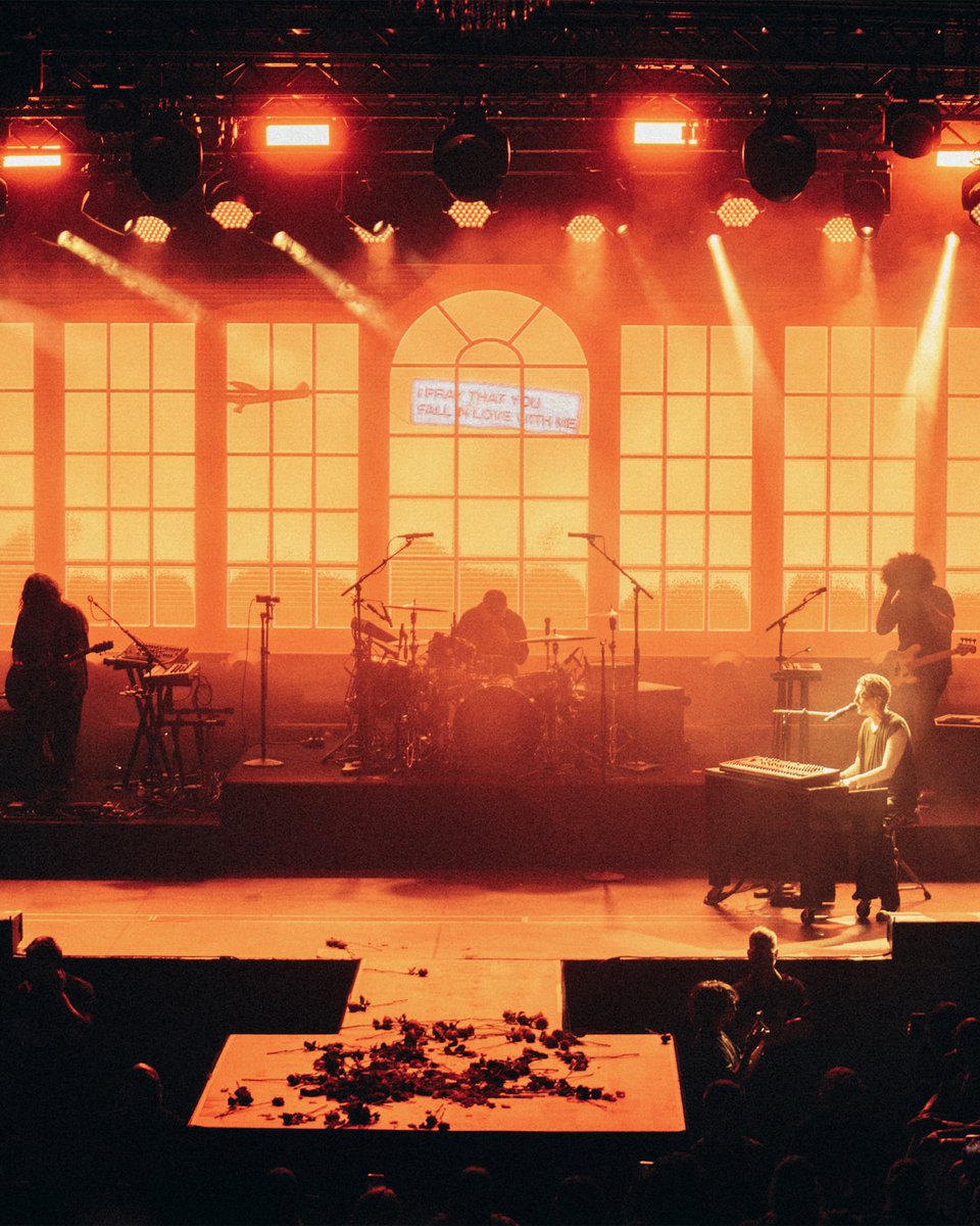 thisisLANY's tweet image. what a tour and what a life 💔❤️‍🩹❤️❤️‍🔥